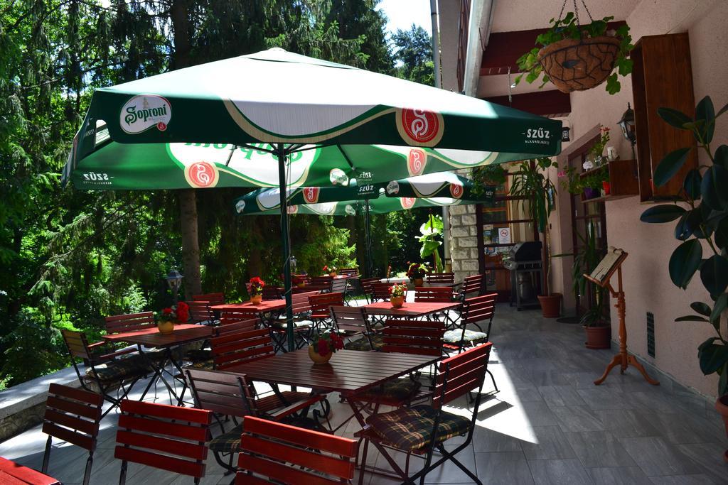 Ezuestfenyo Hotel Telkibanya Exterior photo